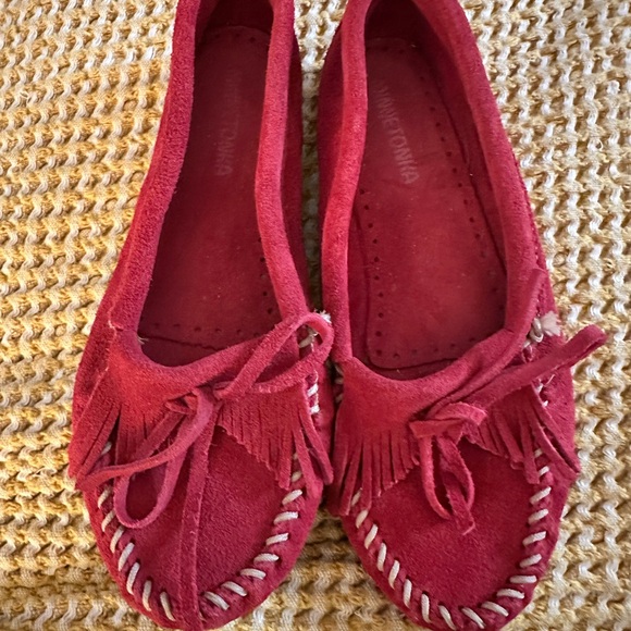 Minnetonka Red Moccasin size 8 like new womens - Picture 5 of 7